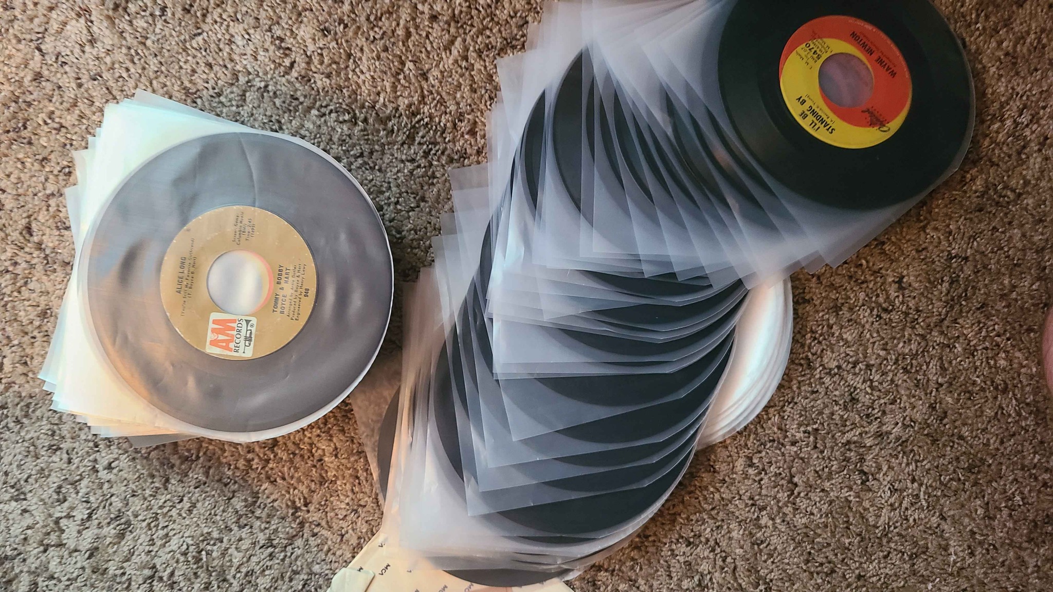 Steven Bode Facebook ad: 77 Vintage 45 RPM Vinyl Records Lot + Sleeves