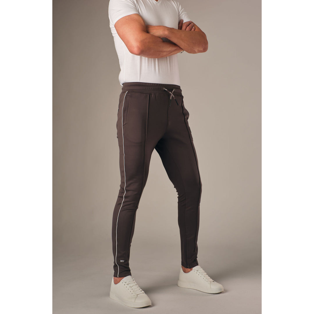 Muscle Up Store Facebook ad: PREMIUM FIT. UNBEATABLE PRICE.