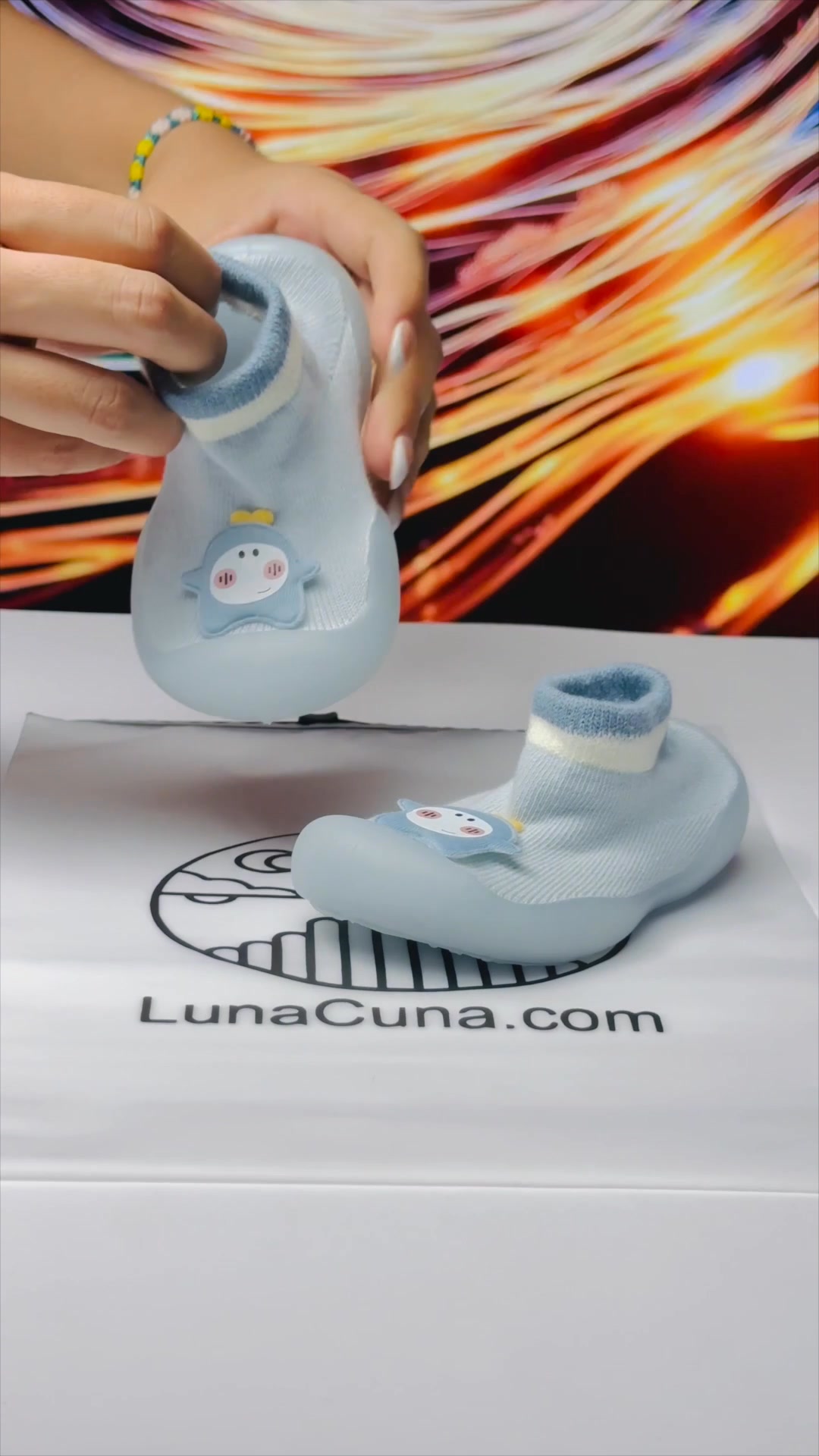 Luna Cuna Facebook ad: ¡Comodidad que respeta su desarrollo! Suaves, económicos y…