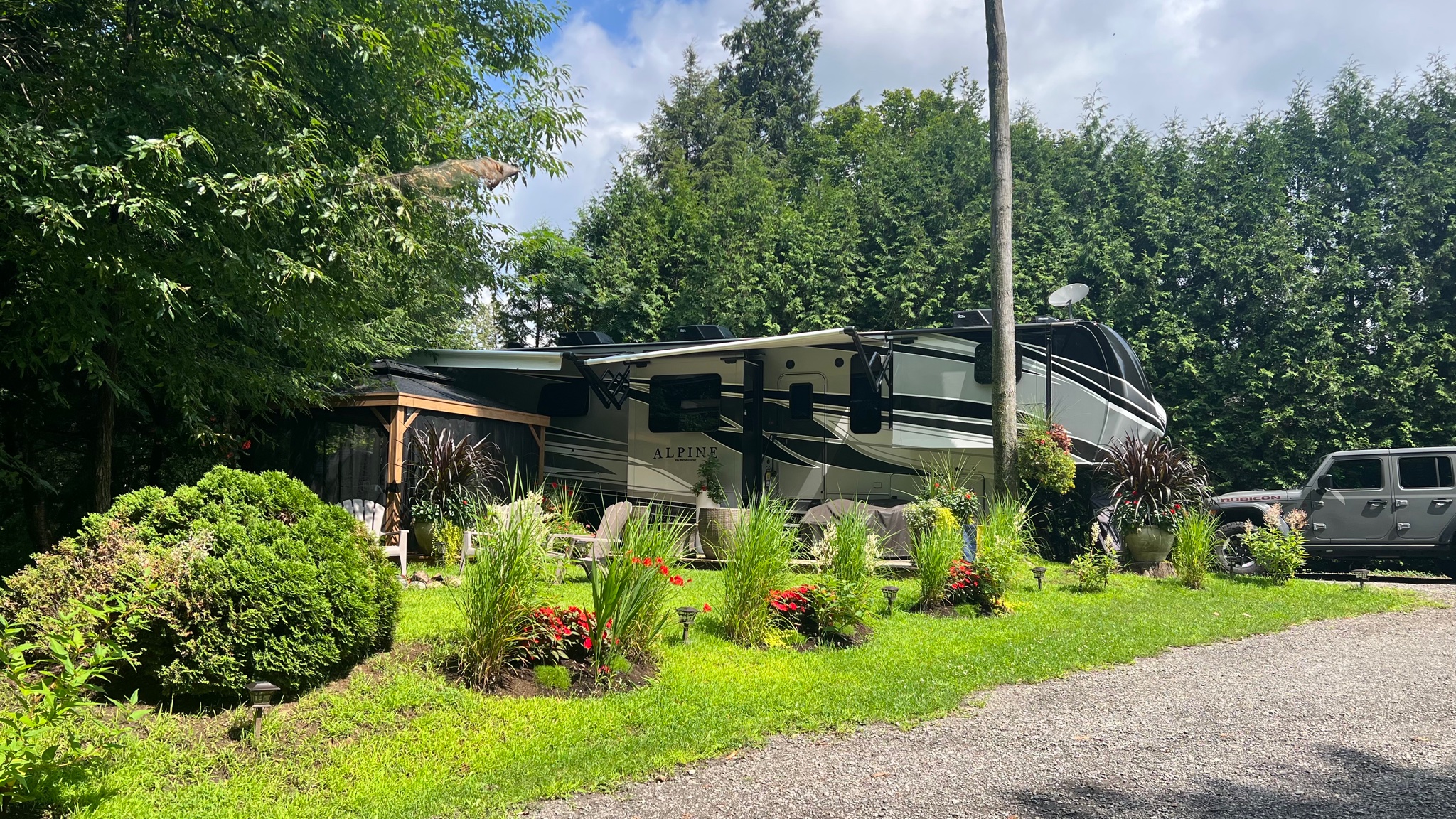 Pierre Martineau Facebook ad: 2022 Fifth Wheel Keystone Alpine 3790fk, terrain, gazebo…
