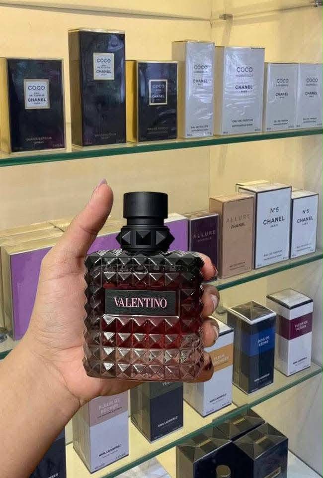 AURA Perfume Facebook ad: 30% discount+deli freeအစီစဉ်လေး လာပါပြီဗျ