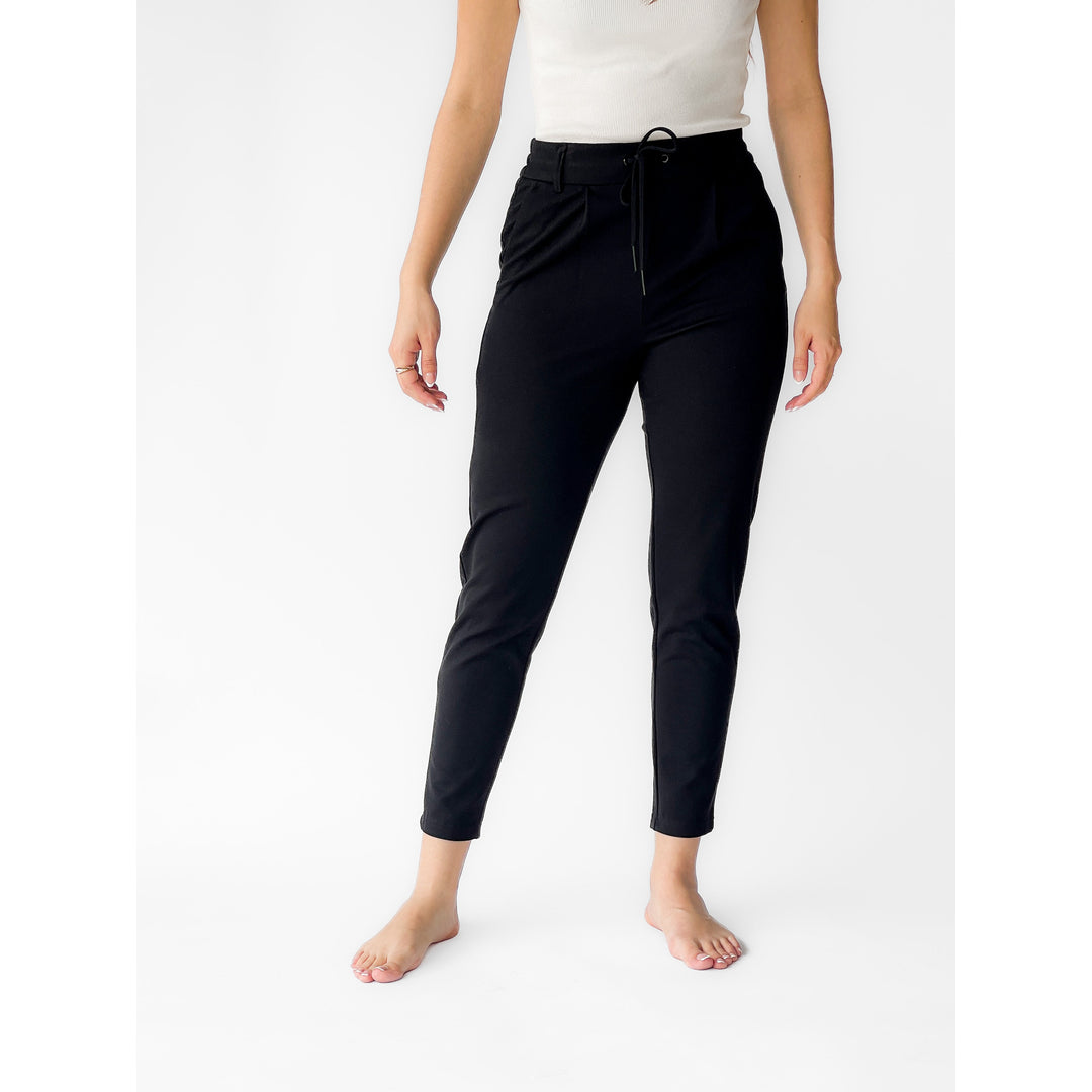 La Confianza Facebook ad: Visitá nuestra colección de jeans y pantalones y…