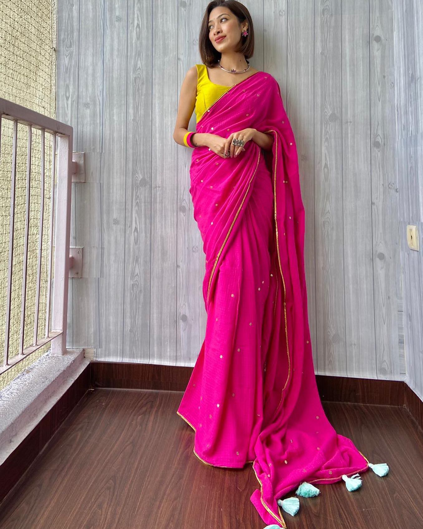 Humdum Label Facebook ad: ISHA BORAH IN OUR RANI PINK TOHFA SAREE