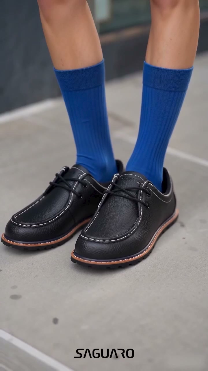 Saguaro De Facebook ad: Drei Outfits. Ein Schuh