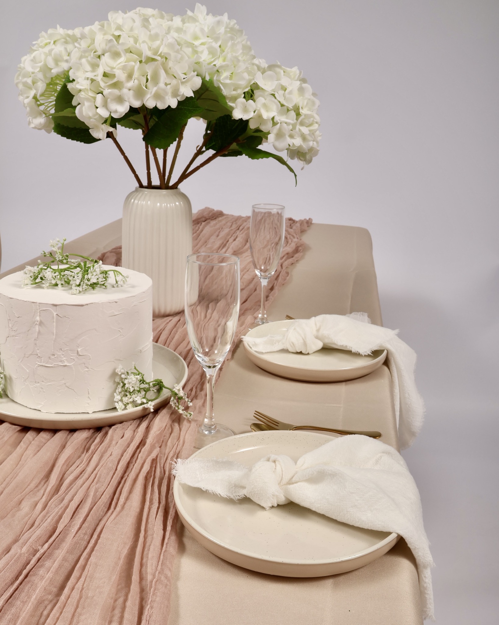 Luna Wedding & Event Supplies Facebook ad