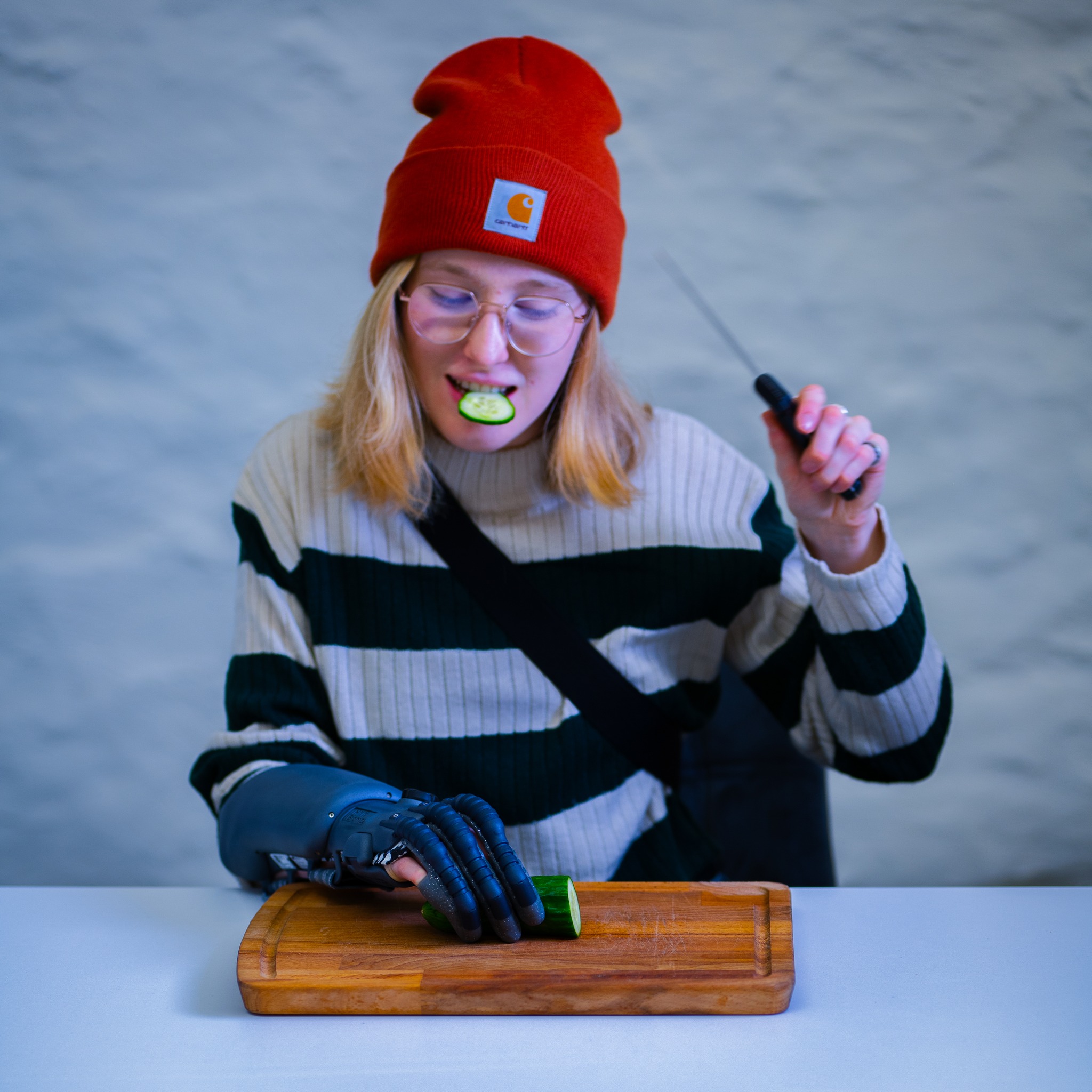 HKK Bionics GmbH Facebook ad: Claire ist 24 Jahre jung und hat eine…