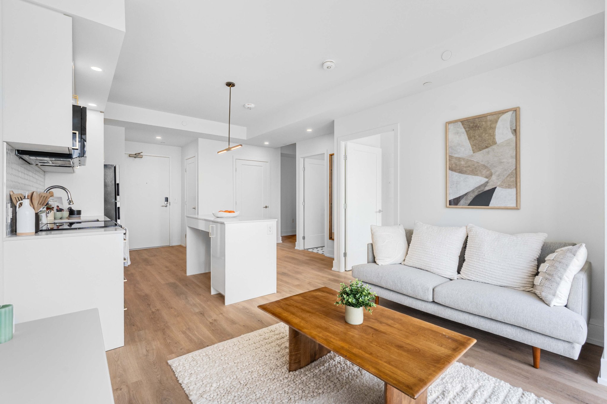 Emily Clarke Facebook ad: 1 Bed 1 Bath Apartment