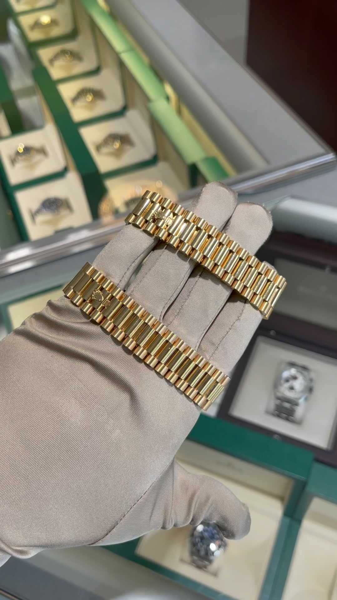 Southern Timepiece Facebook ad: The Classic 40mm Rolex Day-Date Presidential in 18kt…