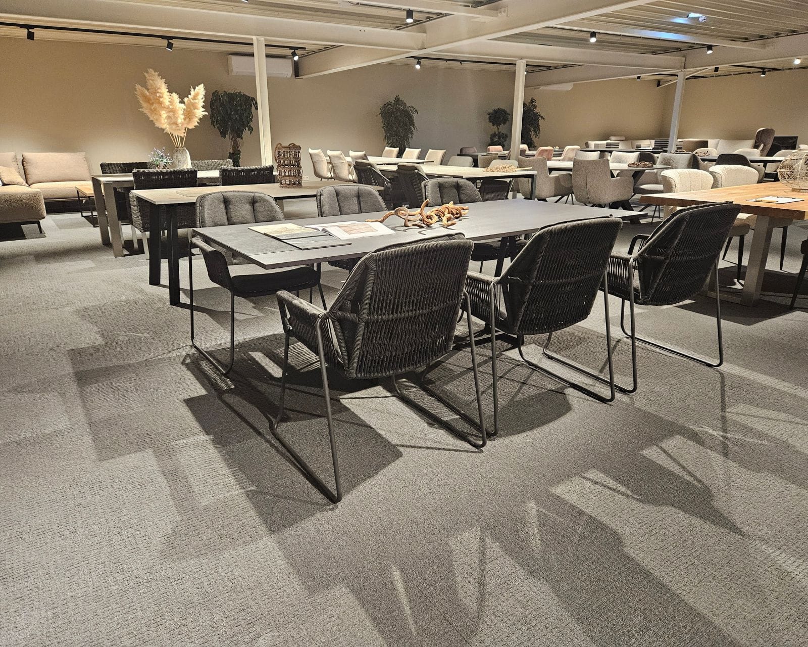 Tulmans meubelen Facebook ad: Bezoek onze showroom in Maasbree