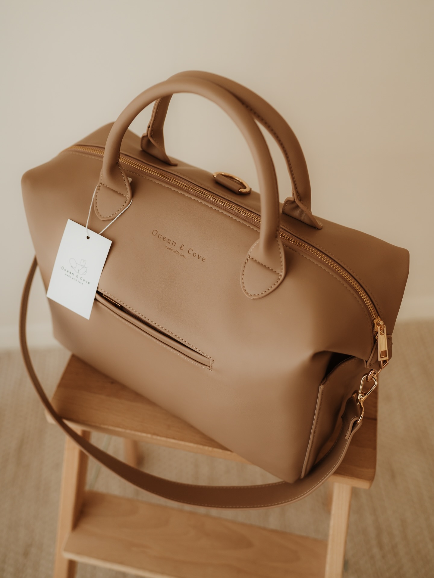 Ocean & Cove Facebook ad: Changing Accessories