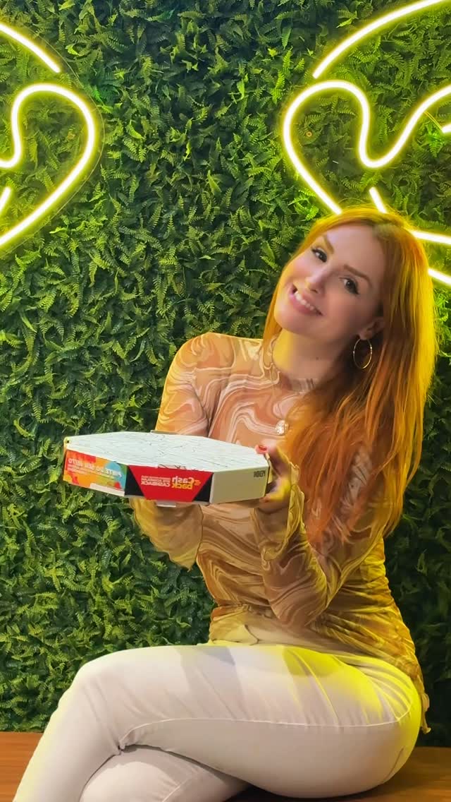 Vila Velha Pizzaria - SJC Facebook ad: Diz pra gente, quantos pedaços você aguentaria no…