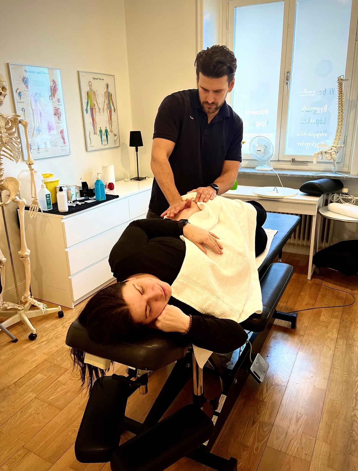 Muskelakuten Kampanj Facebook ad: Naprapatbehandling + Ergonomisk Analys endast 649 kr (Ord…