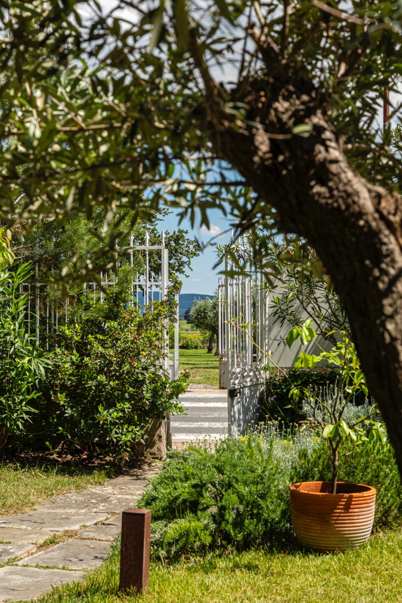 Chateau de Siran Hôtel 4 étoiles Facebook ad: Promote a 4-star boutique hotel in Southern France…