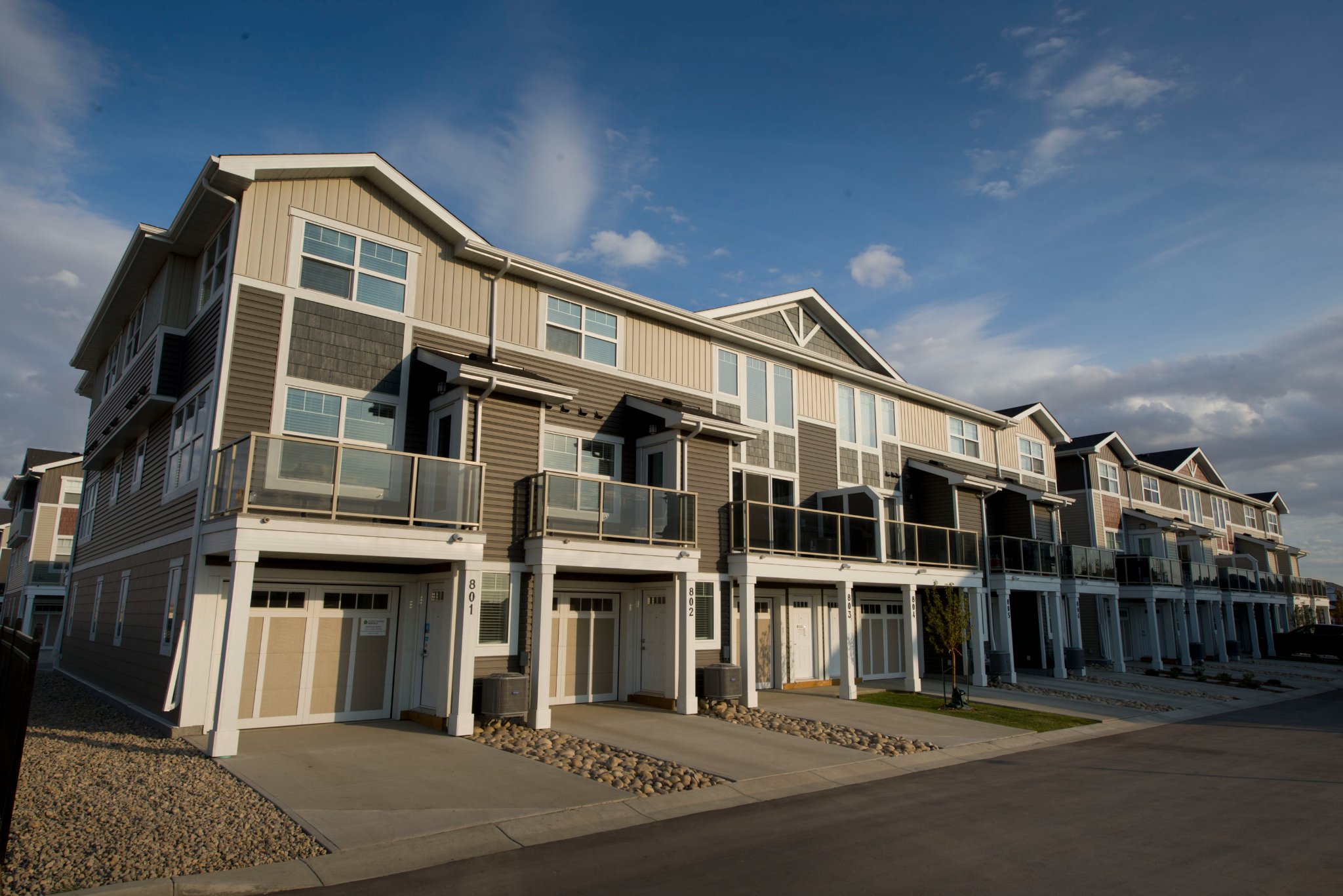 Laura Mc Nern Facebook ad: 2 Beds 1.5 Baths Townhouse