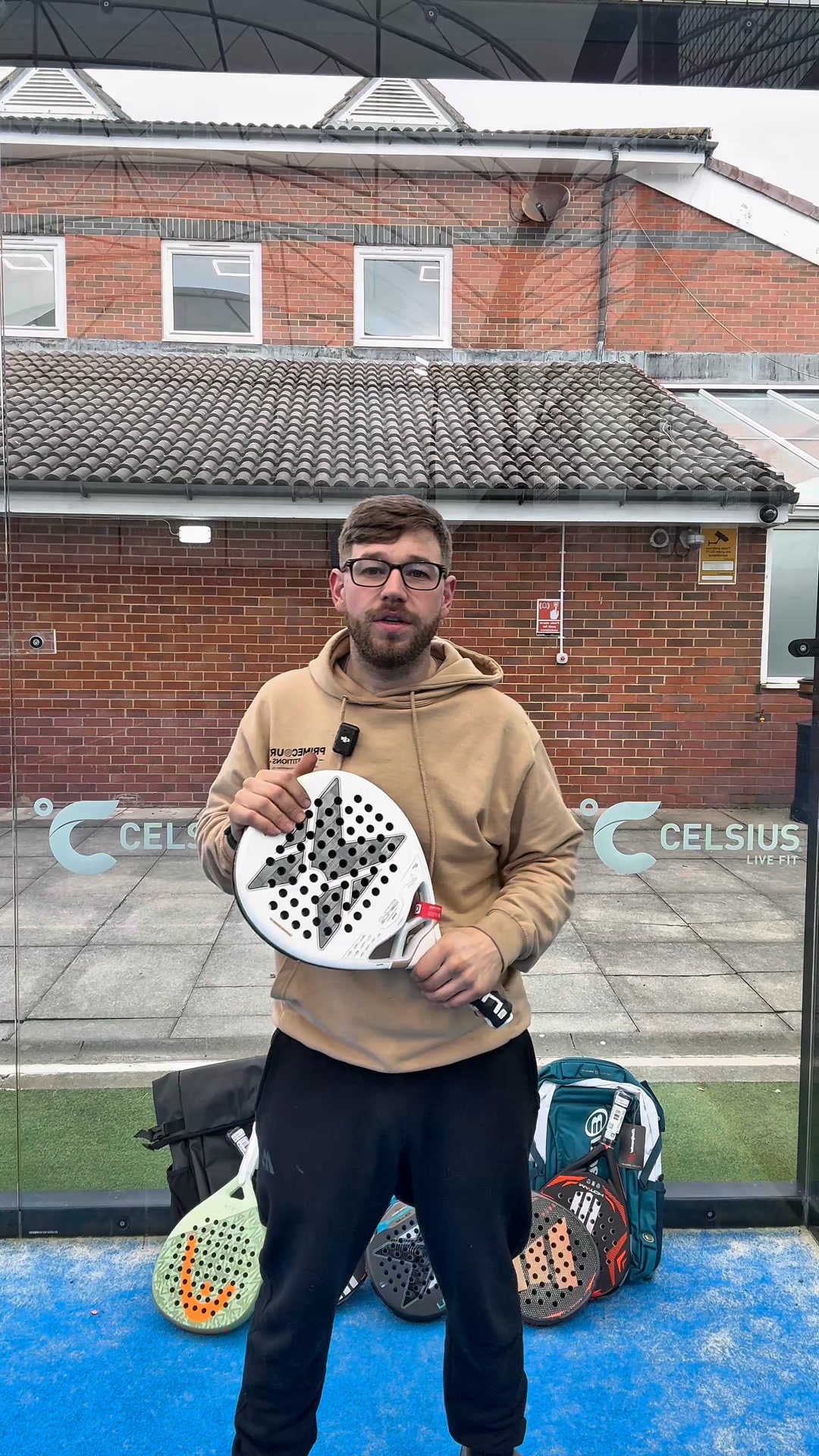 Primecourt Competitions Facebook ad: Win The Latest Padel Gear