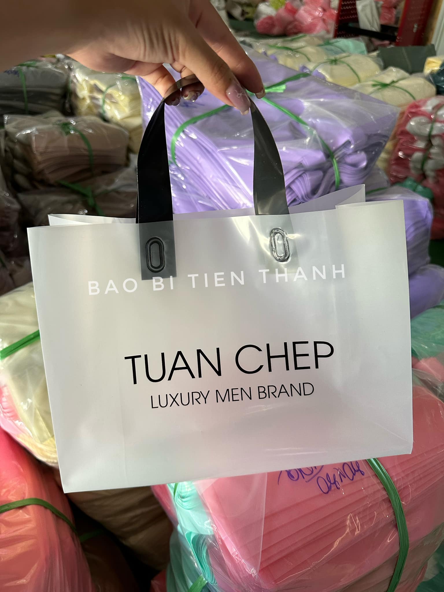 Xưởng in bao bì giá rẻ Tiến Thành Facebook ad: Bộ Sưu tập trắng mờ nhà em ạ.