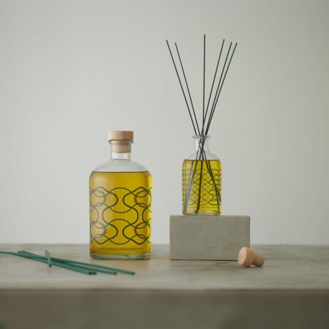 ホームケアブランド【Komons】 Facebook ad: 南アルプスのKomons Fragrance Lab.で1点ずつ手作りする、100%天然香料のリードディフューザー。