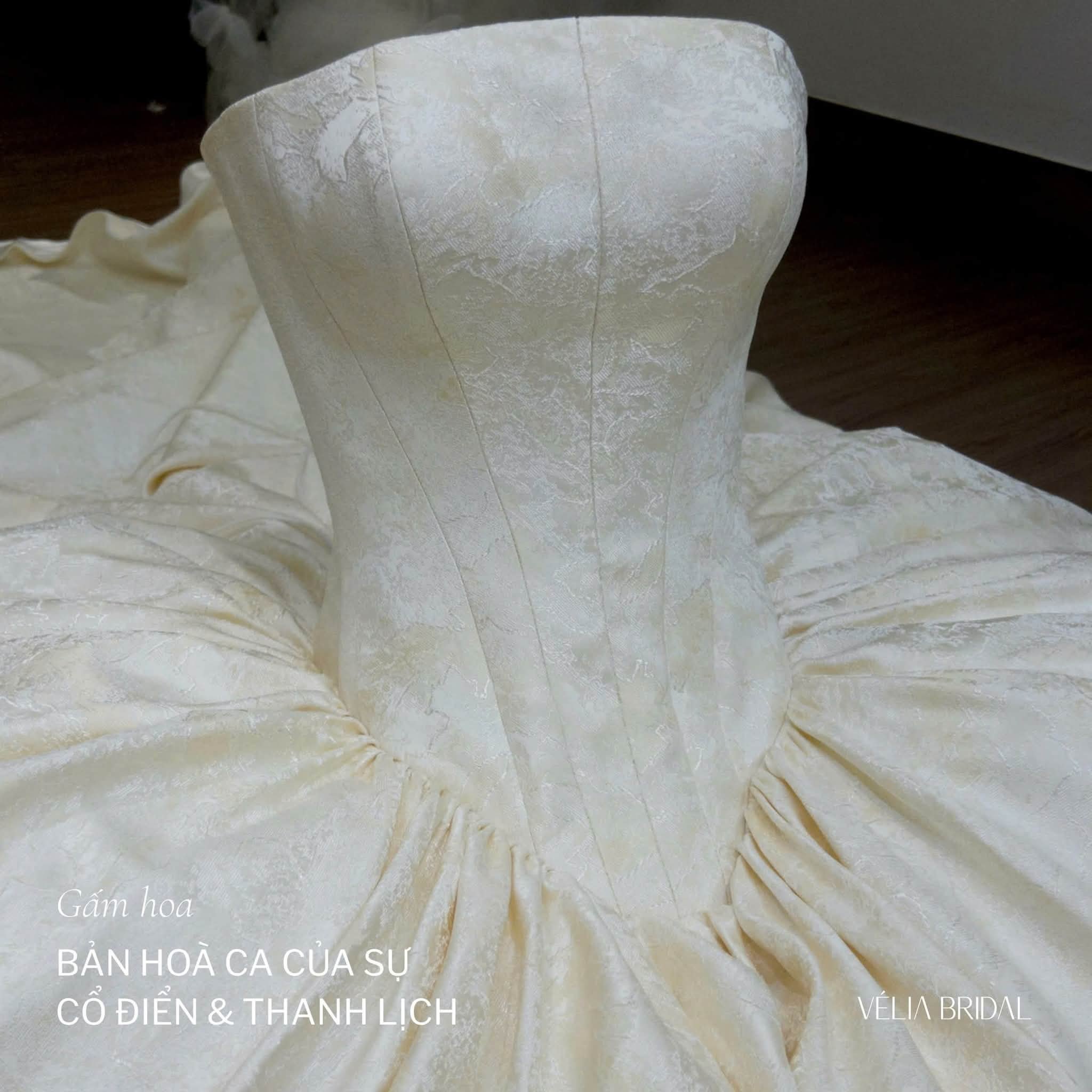 Vélia Bridal - Wedding Dress & Custom Tailoring Facebook ad