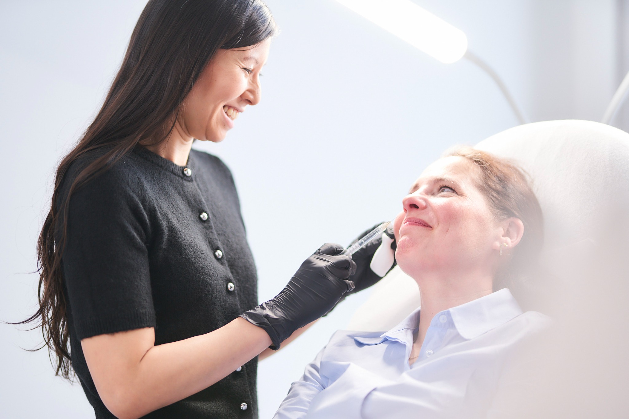 My Linh Aesthetic & Dermatology Facebook ad: Mit Erfahrung, Präzision und Feingefühl.
