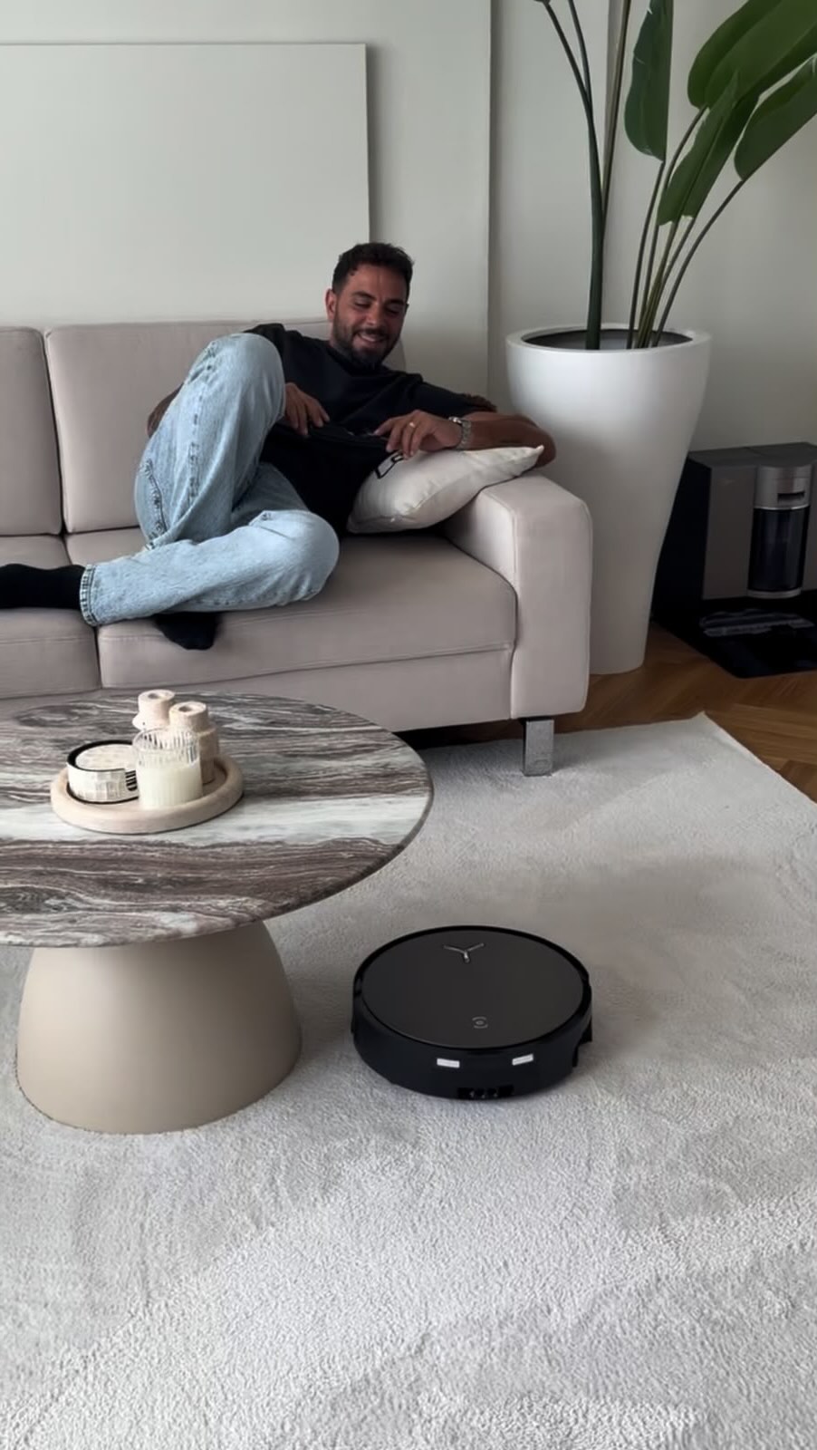 ECOVACS ROBOTICS Facebook ad: Anzeige||Wenn dein Mann behauptet, er hätte den Haushalt…