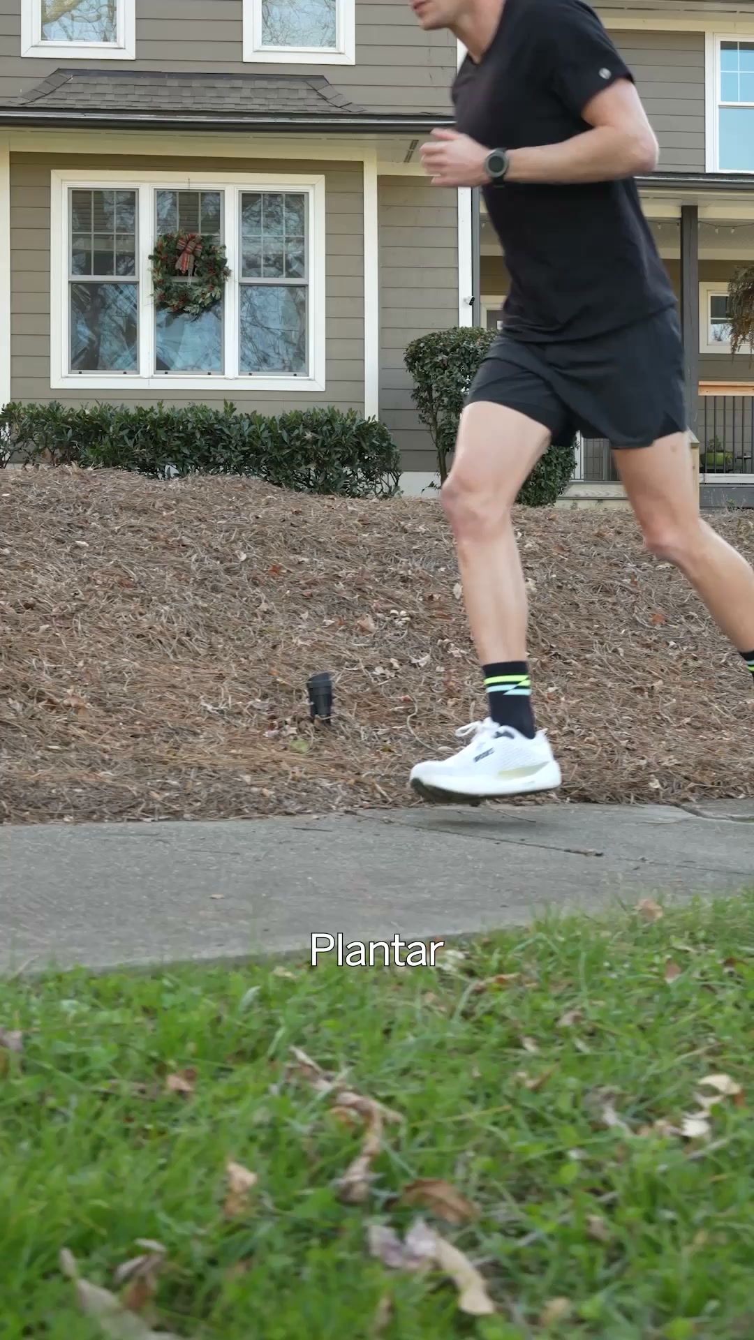 Feetures UK Facebook ad: Engineered For Plantar Fascia Support