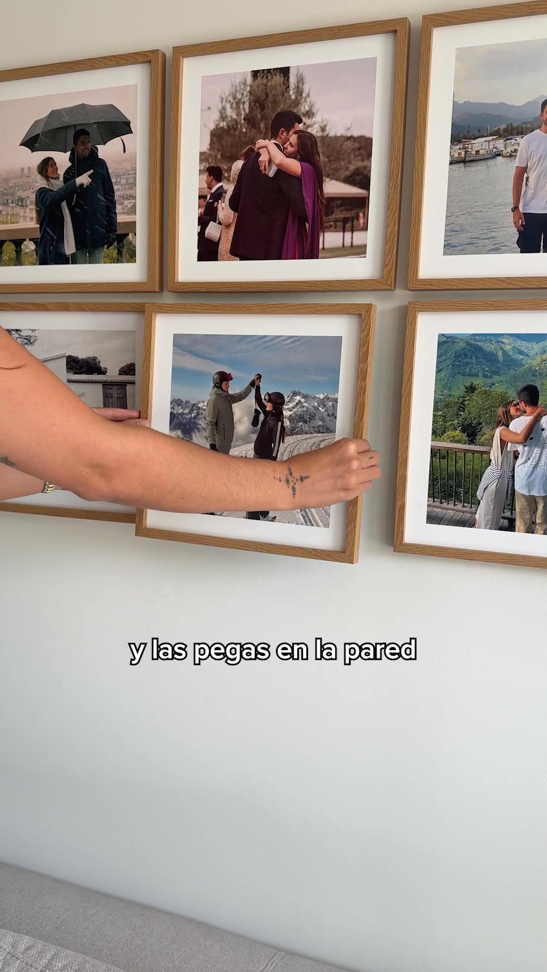 Mixtiles Facebook ad: Fácil de pegar, despegar y volver a pegar