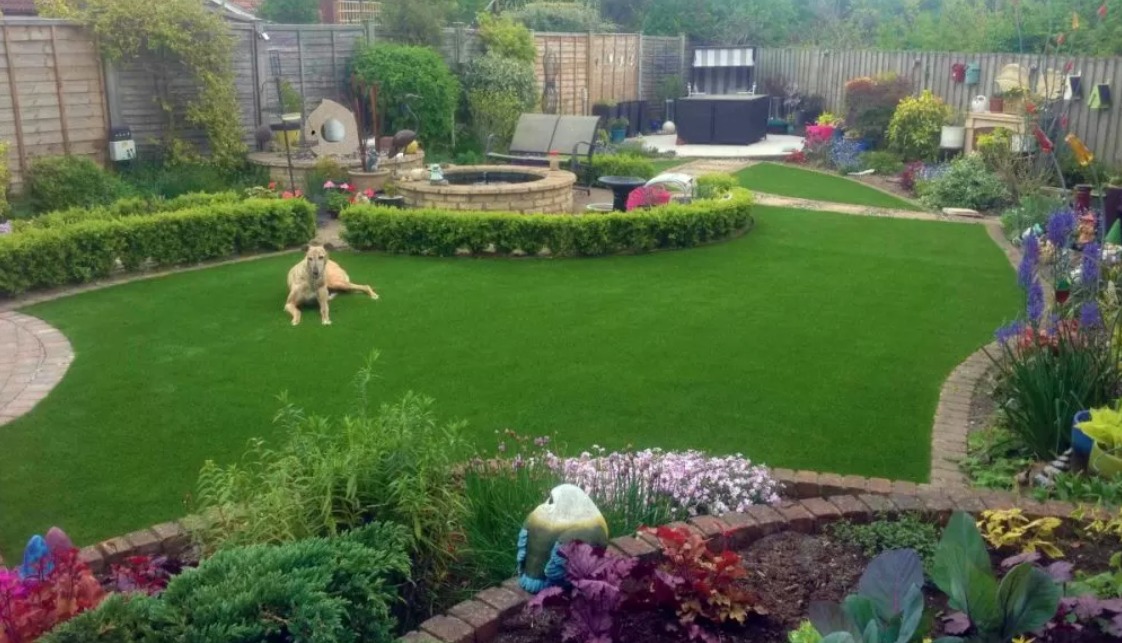 Streamline Landscaping Inc. Facebook ad: Ready to make the change to artificial turf?
