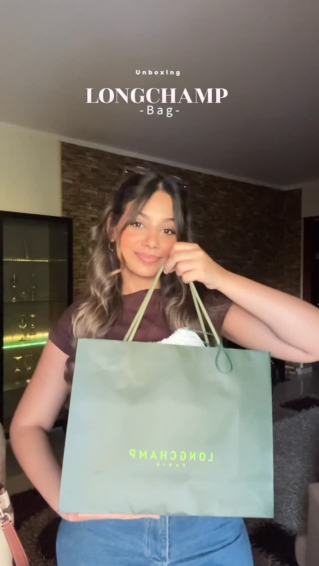 Shopvoo Facebook ad: The bag you’ll be reaching for all summer…