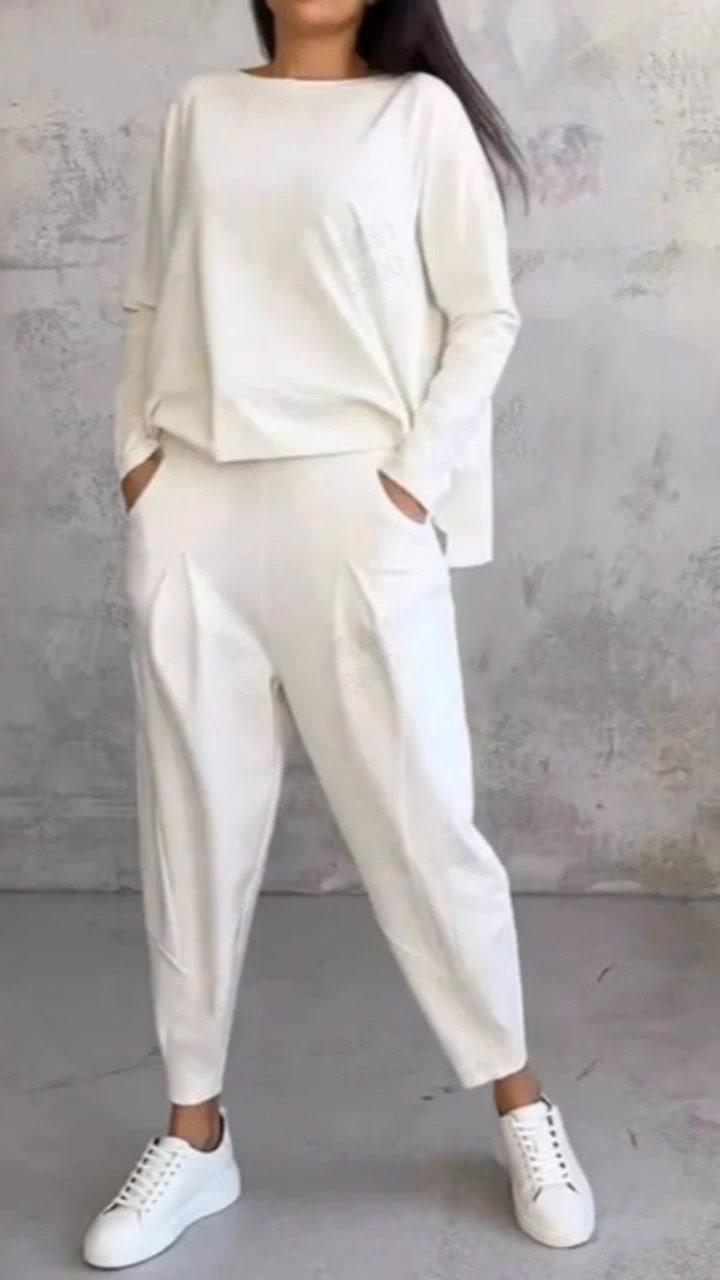 Obtenirie shop Facebook ad: Your Go-To Comfort Set.