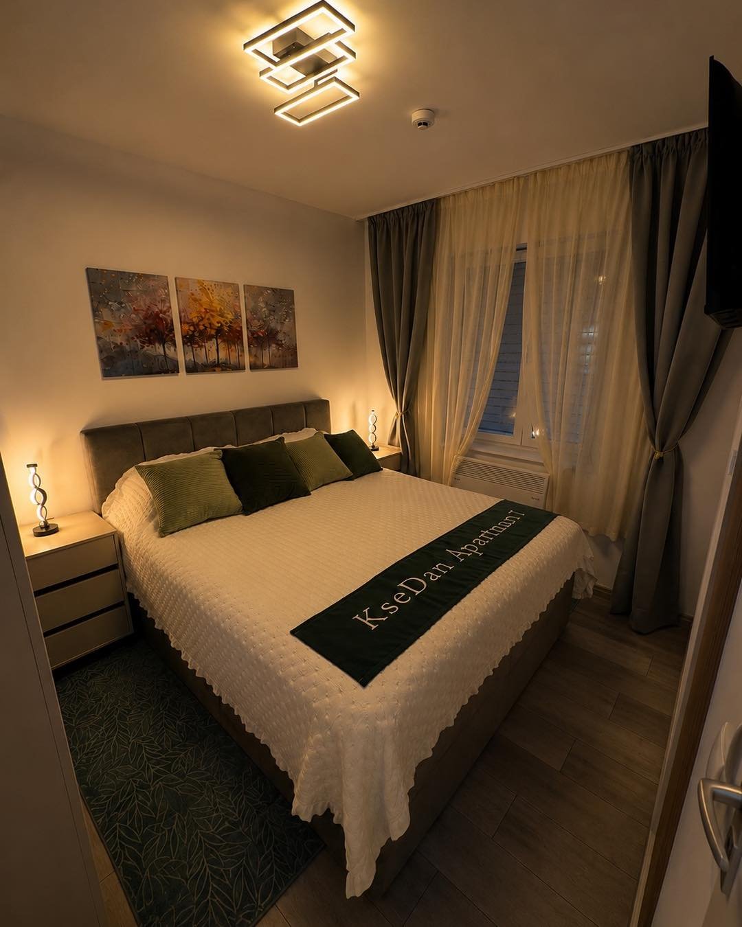 KseDan SmartStayRide Apartmani Facebook ad: VIKEND NA SREBRNOM JEZERU?