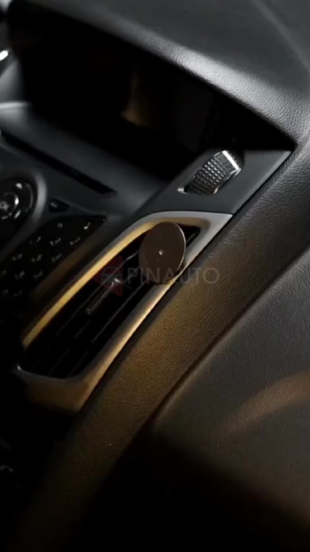 Pinauto Shop Facebook ad: Reacts to music beat for immersive lighting