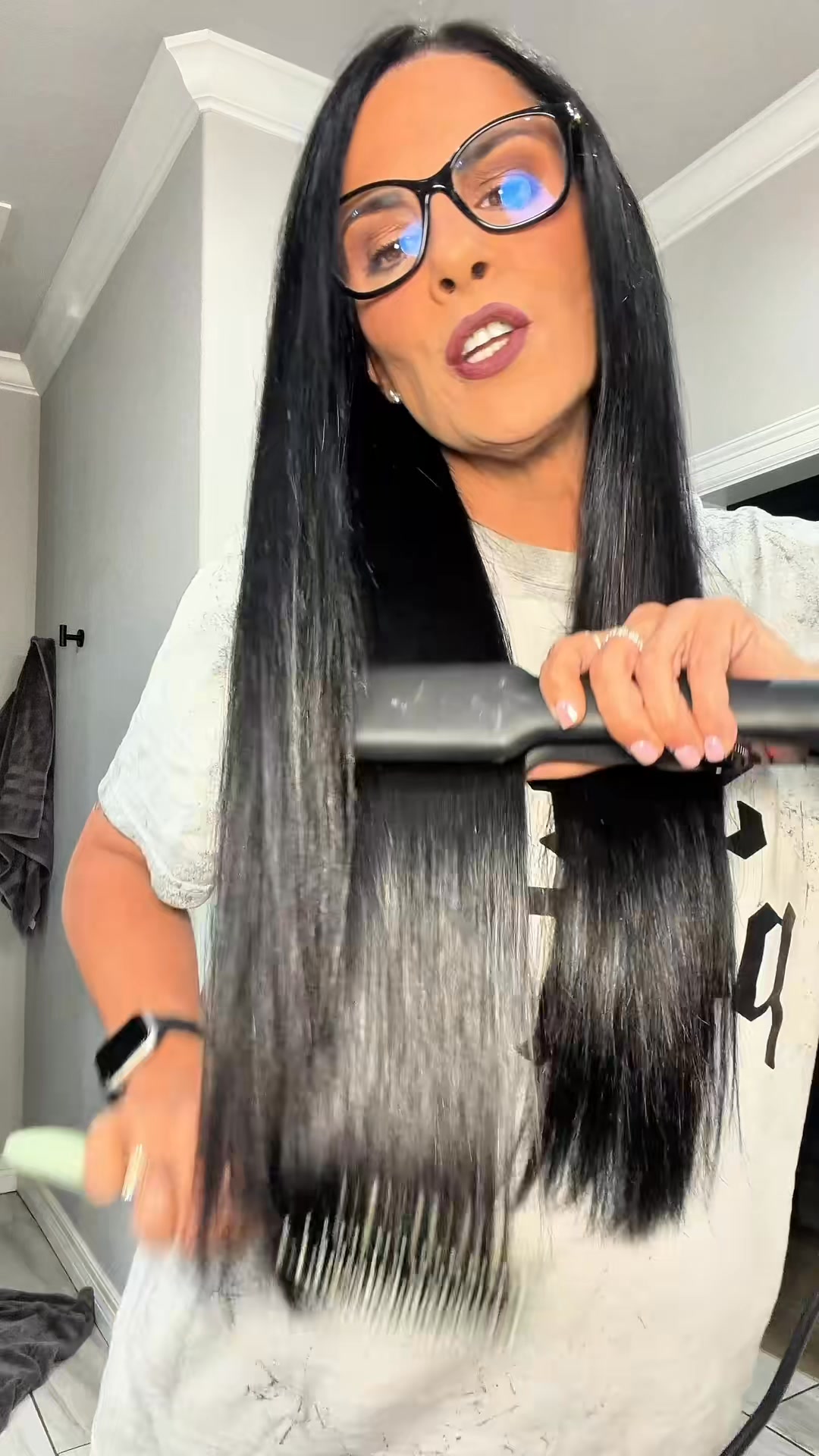 L'ange Facebook ad: Straighten With Ease