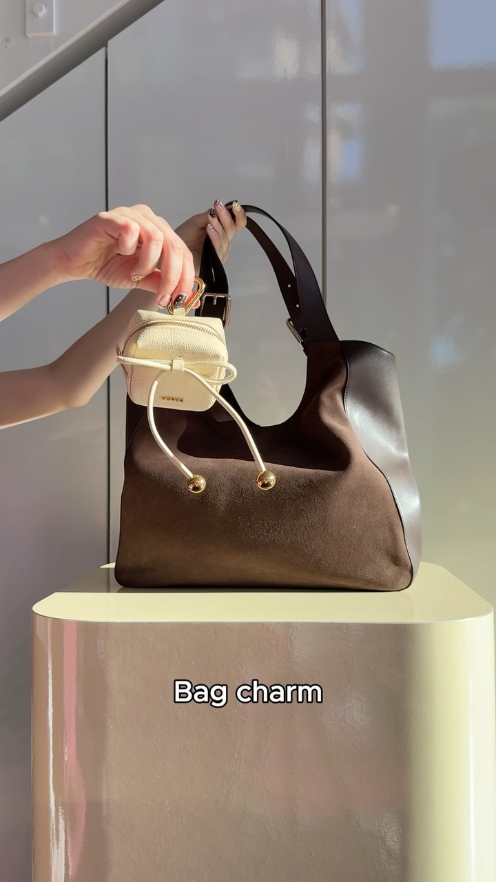 Furla Facebook ad: Back to work?