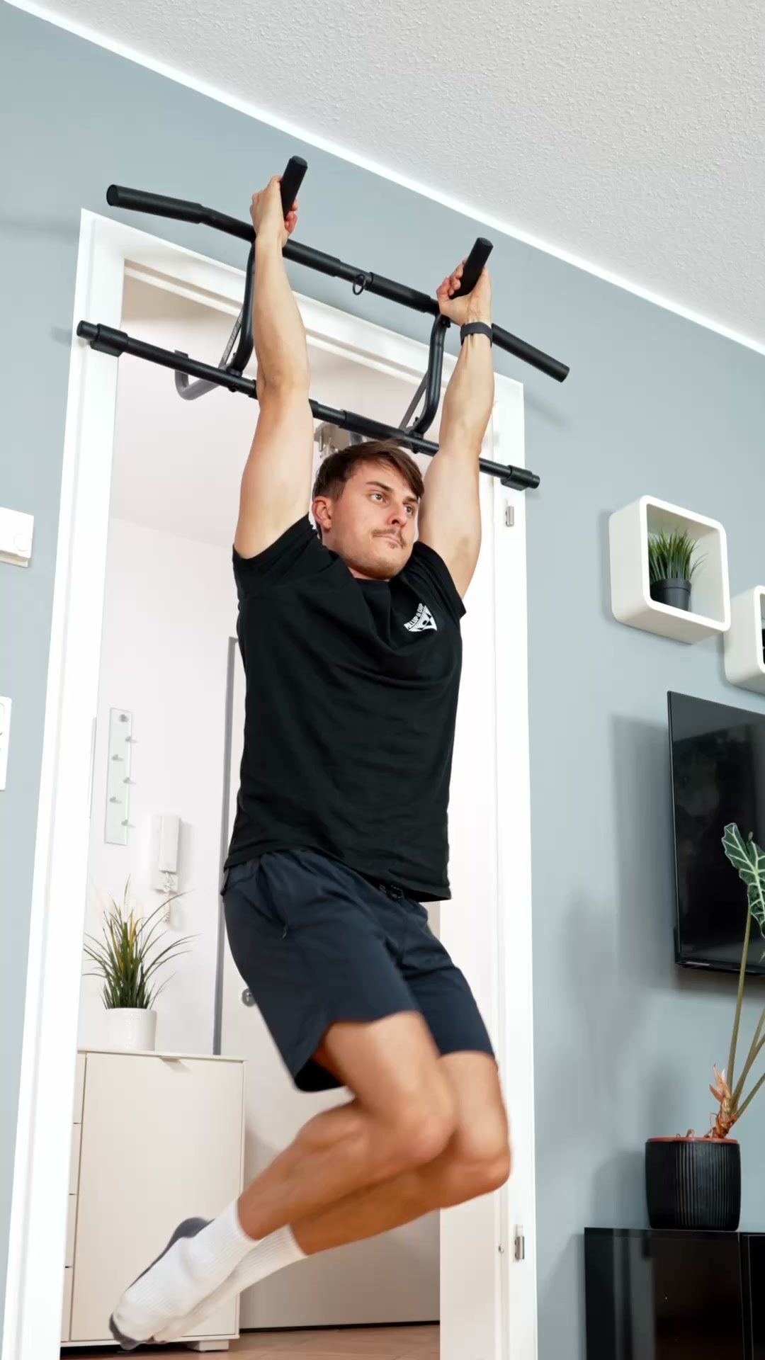 Pullup & Dip Facebook ad: Get fit, build strength and muscle