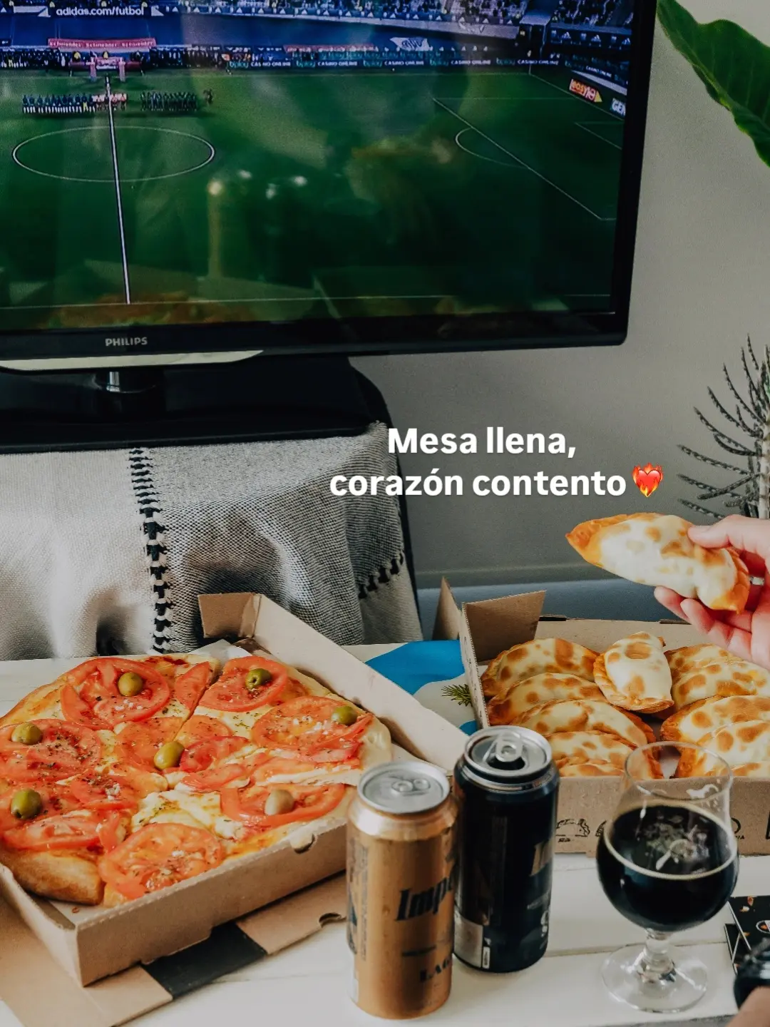 Rincón Norteño Empanadas Tucumanas Facebook ad: Sabores bien nuestros para alentar como se debe
