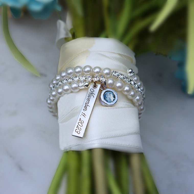 Provcustom personalized  gifts store Facebook ad