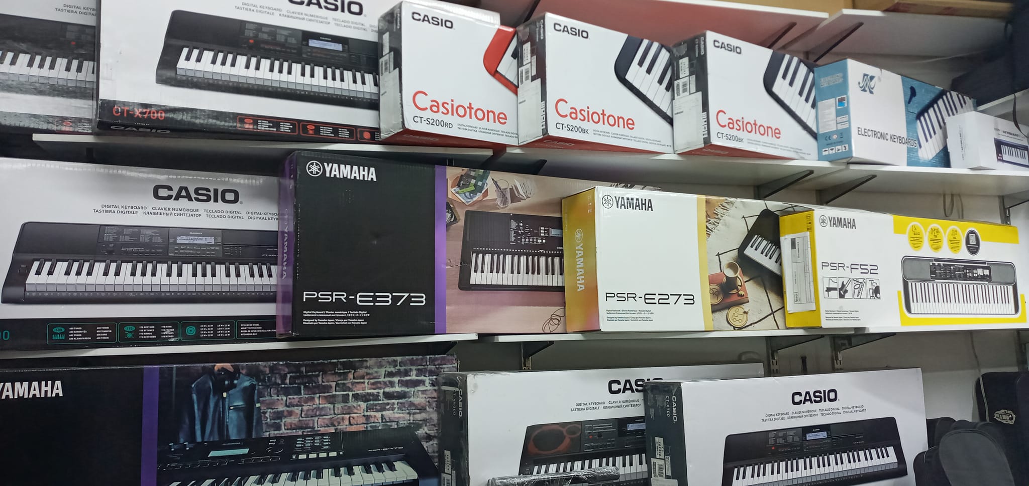 Tienda de instrumentos musicales inversiones NRM Facebook ad: Tienda Musical Bogotá
