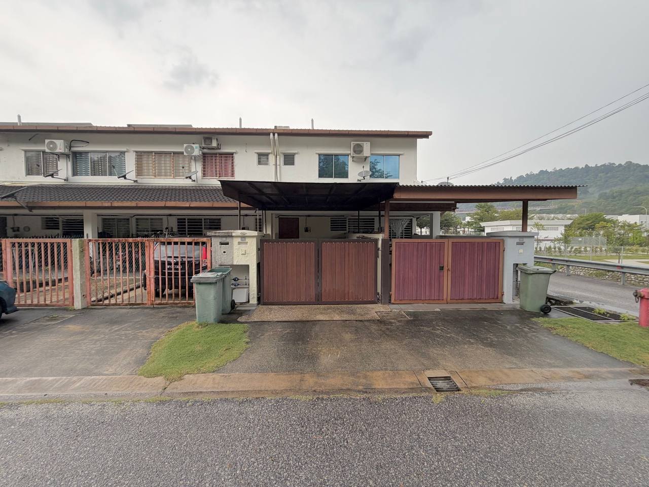 Saudagar Property Facebook ad: TOWNHOUSE SG LONG RM330K, BELOW MARKET VALUE!