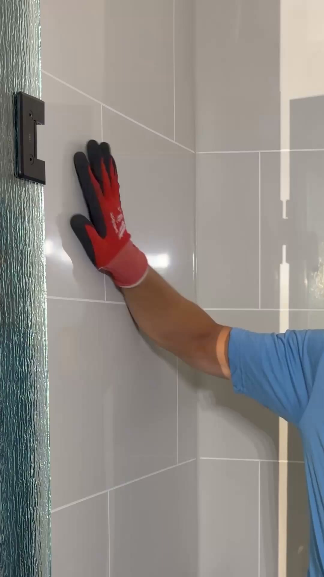 Baths R Us Facebook ad: Upgrade Your Shower Today