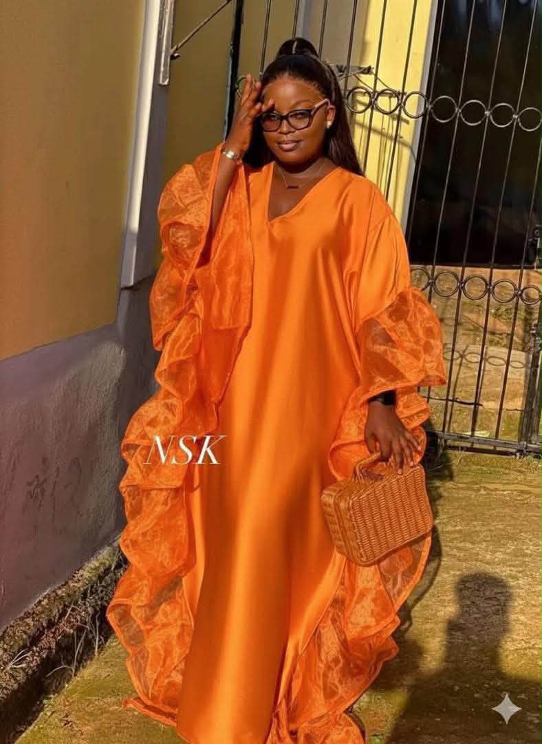 Fabiola’s luxuries and accessories Facebook ad: 𝐒𝐔𝐏𝐄𝐑 𝐒𝐎𝐋𝐃𝐄𝐒 𝐅𝐄𝐌𝐌𝐄𝐒, 𝐓𝐄𝐍𝐔𝐄𝐒…