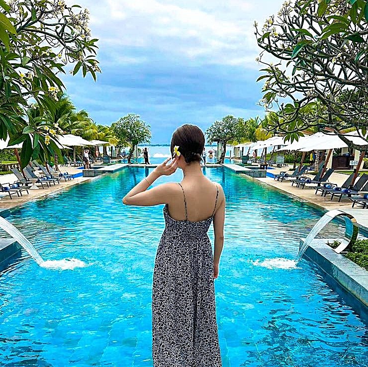 Crimson Resort and Spa Mactan Facebook ad