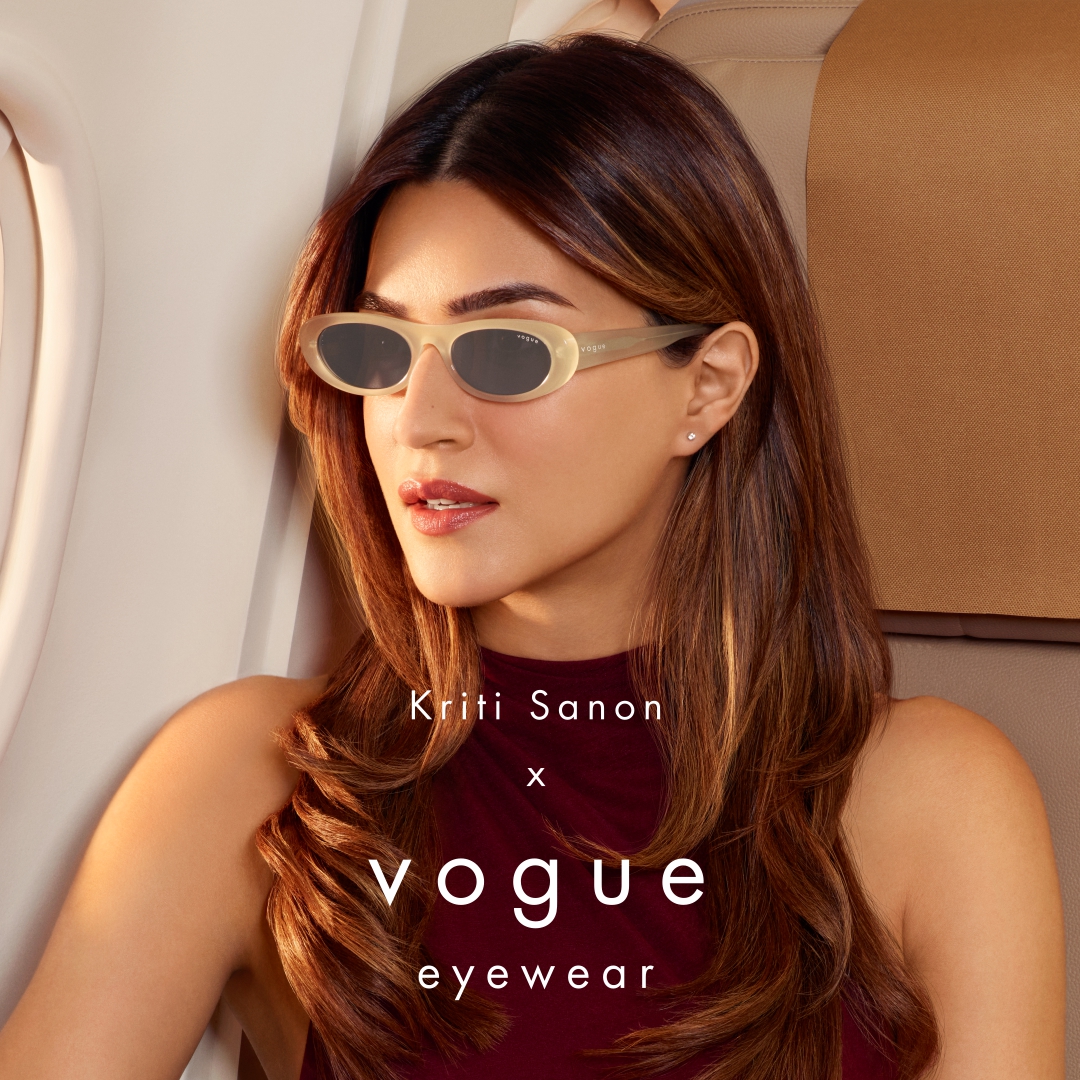 Vogue Eyewear Facebook ad: Travel In Style!