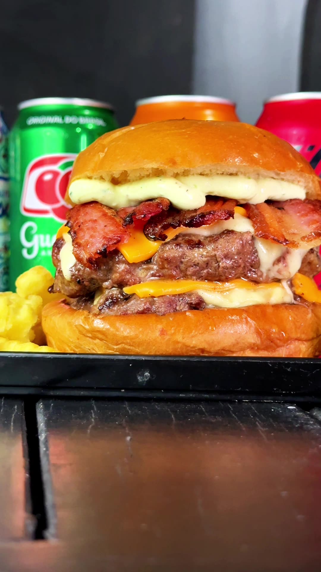 Na Chapa Burguer Facebook ad: Faça seu pedido sem sair de casa!