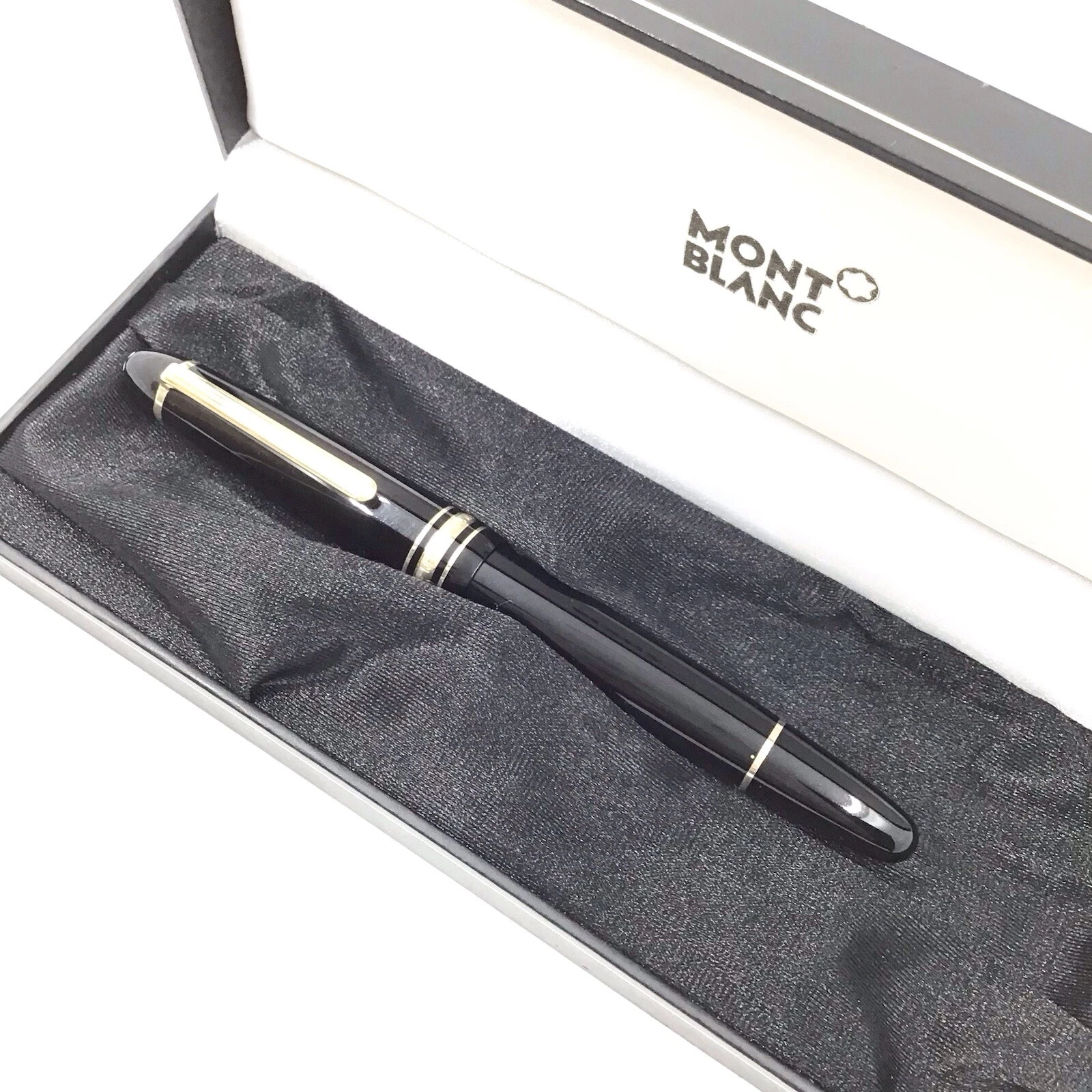 Montblanc Fans & Deals Facebook ad: Descontos especiais para os nossos fãs!