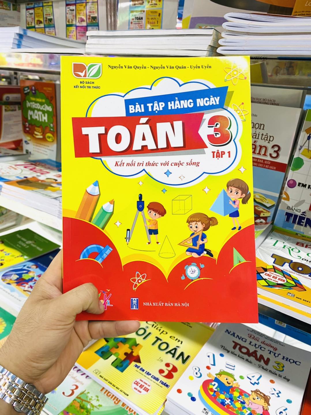Nguyễn Văn Quyền - Học giỏi toán cùng Thầy Quyền Facebook ad: Sách đã được bày trên kệ sách rồi…