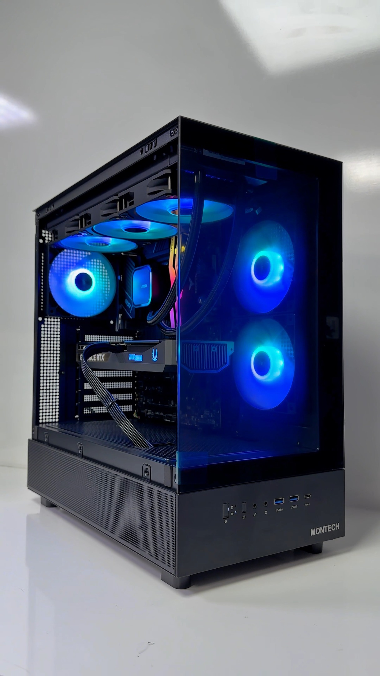 GCC Gamers Oman Facebook ad: Roxy Gaming PC @ 604 OMR