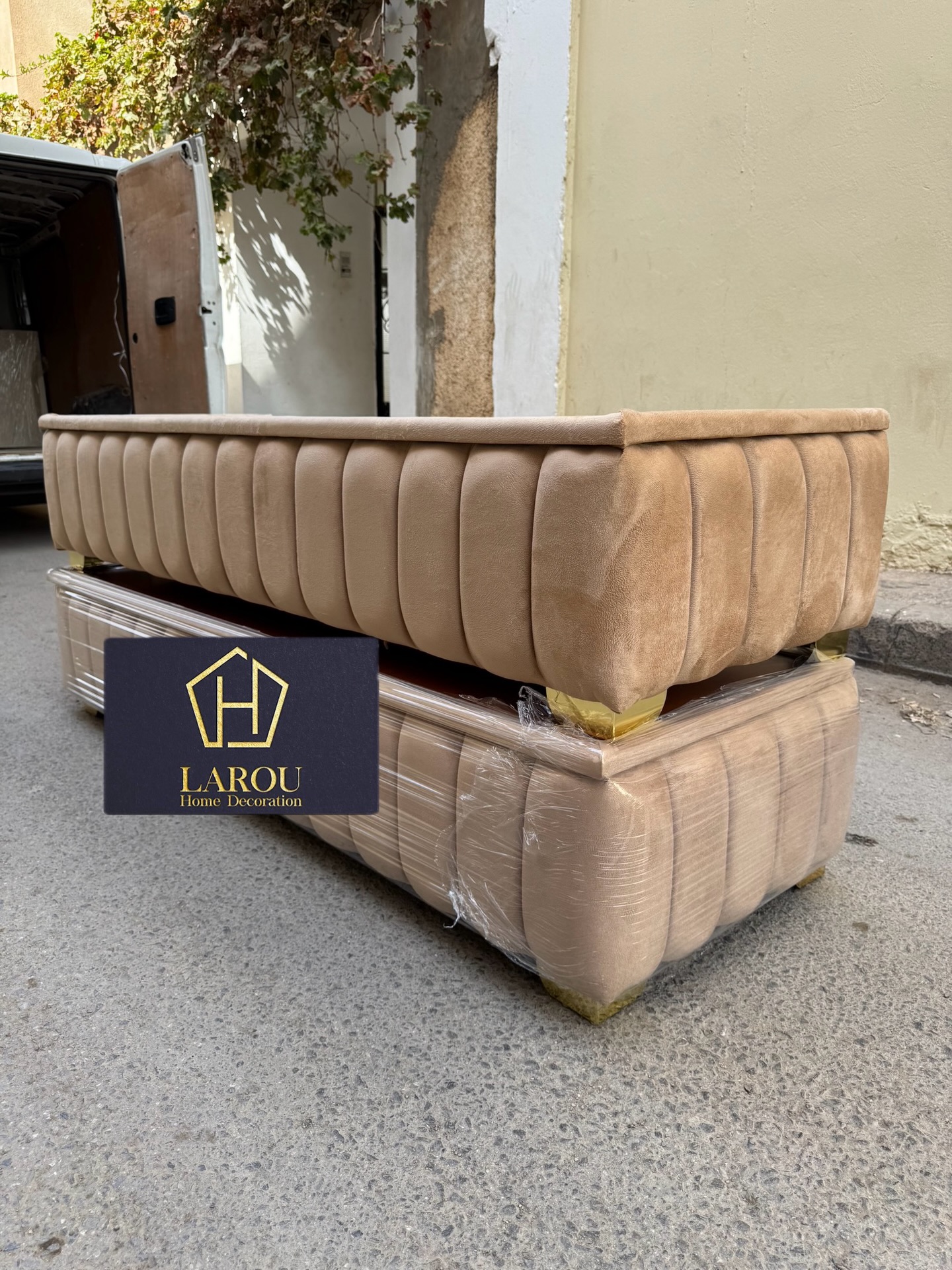 Larou Home Facebook ad: تقدم لكم Larou Home,  صالونات عصرية عالية…