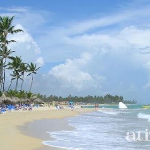 ativiajes.com Facebook ad: Punta Cana, Cancún, Riviera Maya.