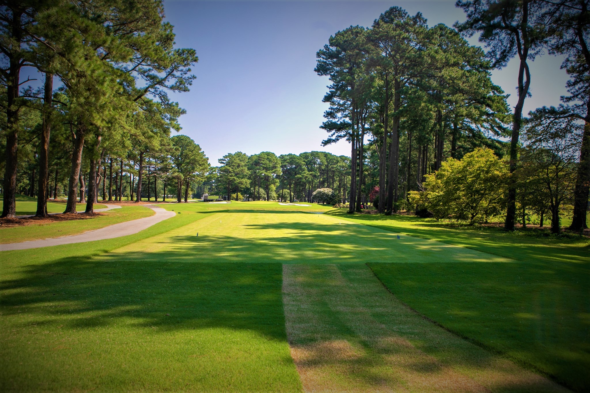 Elizabeth Manor Golf & Country Club Facebook ad: History Restored!