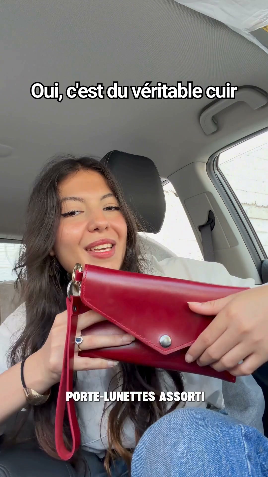 LUNofficially Facebook ad: Une pochette, mille détails de luxe.